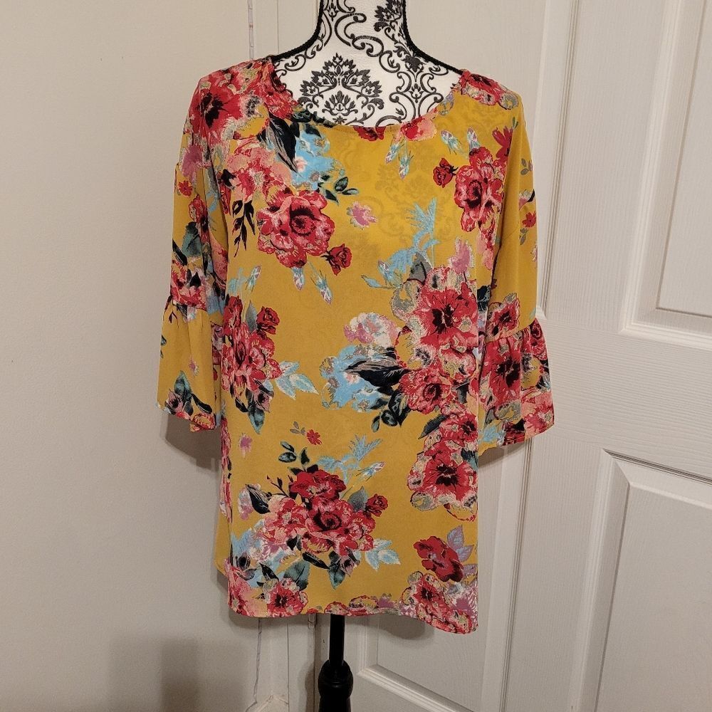 143 Story floral design top